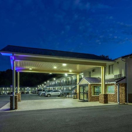 Days Inn By Wyndham Charles Town Exterior photo