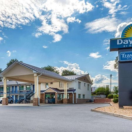 Days Inn By Wyndham Charles Town Exterior photo