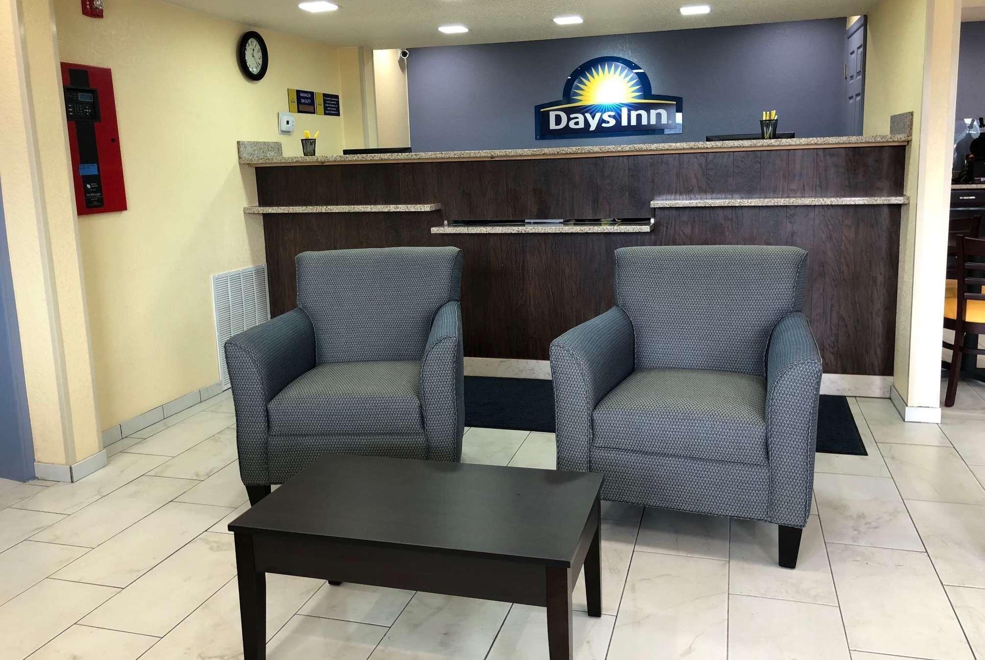 Days Inn By Wyndham Charles Town Exterior photo