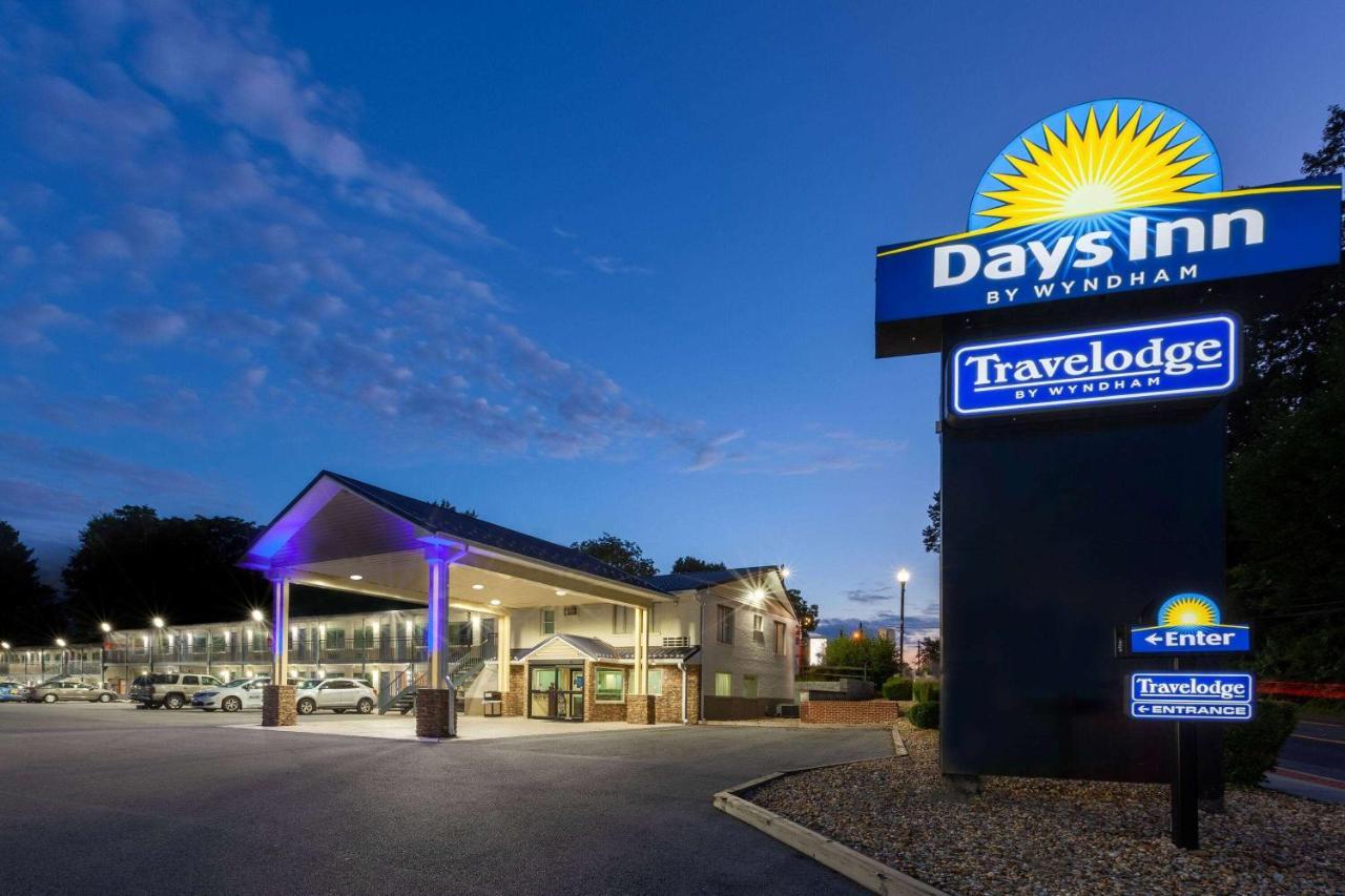Days Inn By Wyndham Charles Town Exterior photo