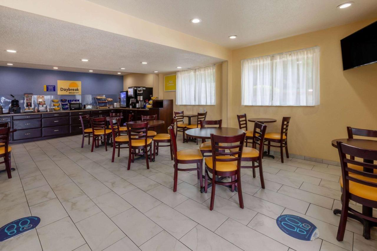 Days Inn By Wyndham Charles Town Exterior photo