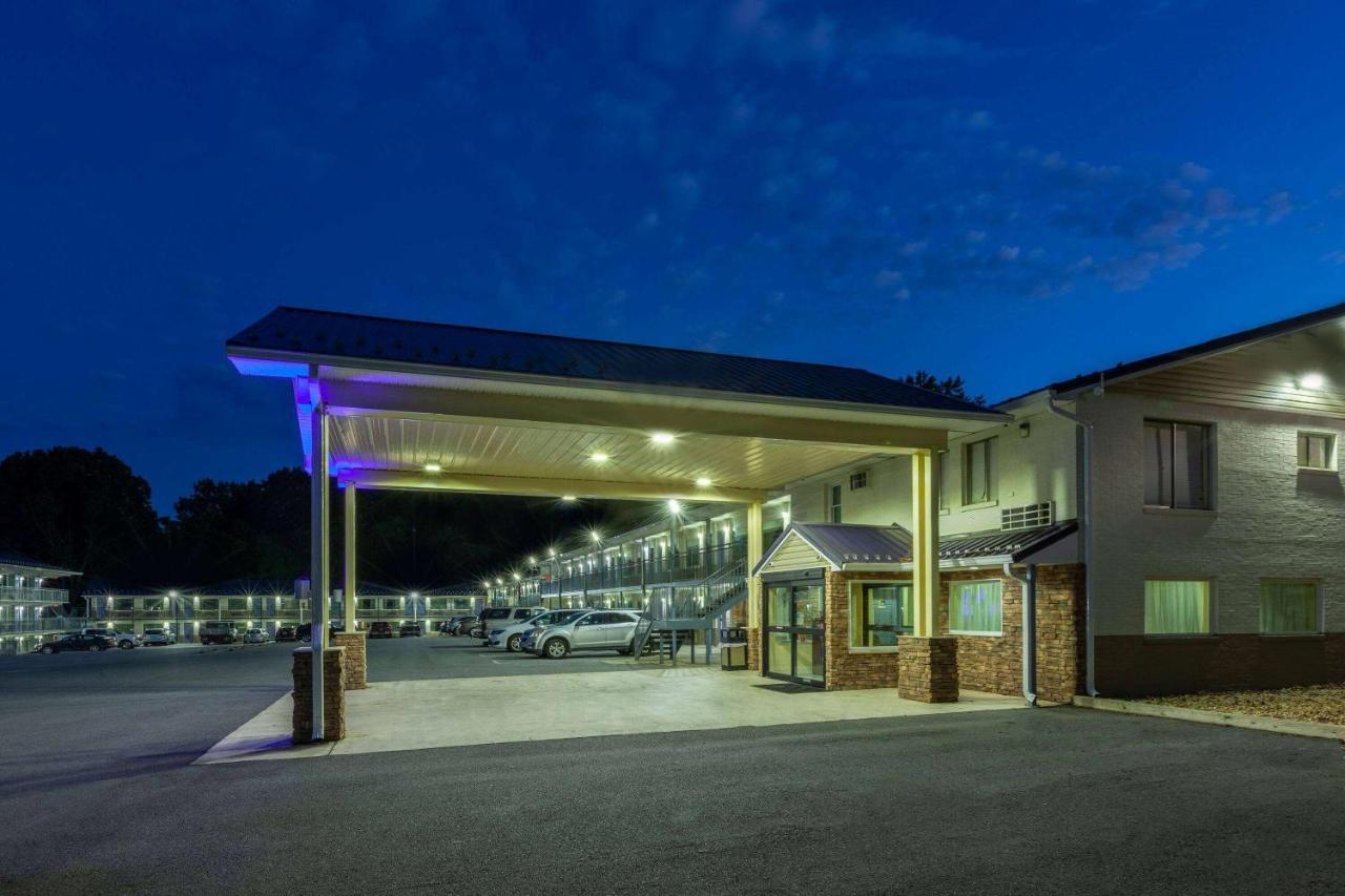 Days Inn By Wyndham Charles Town Exterior photo