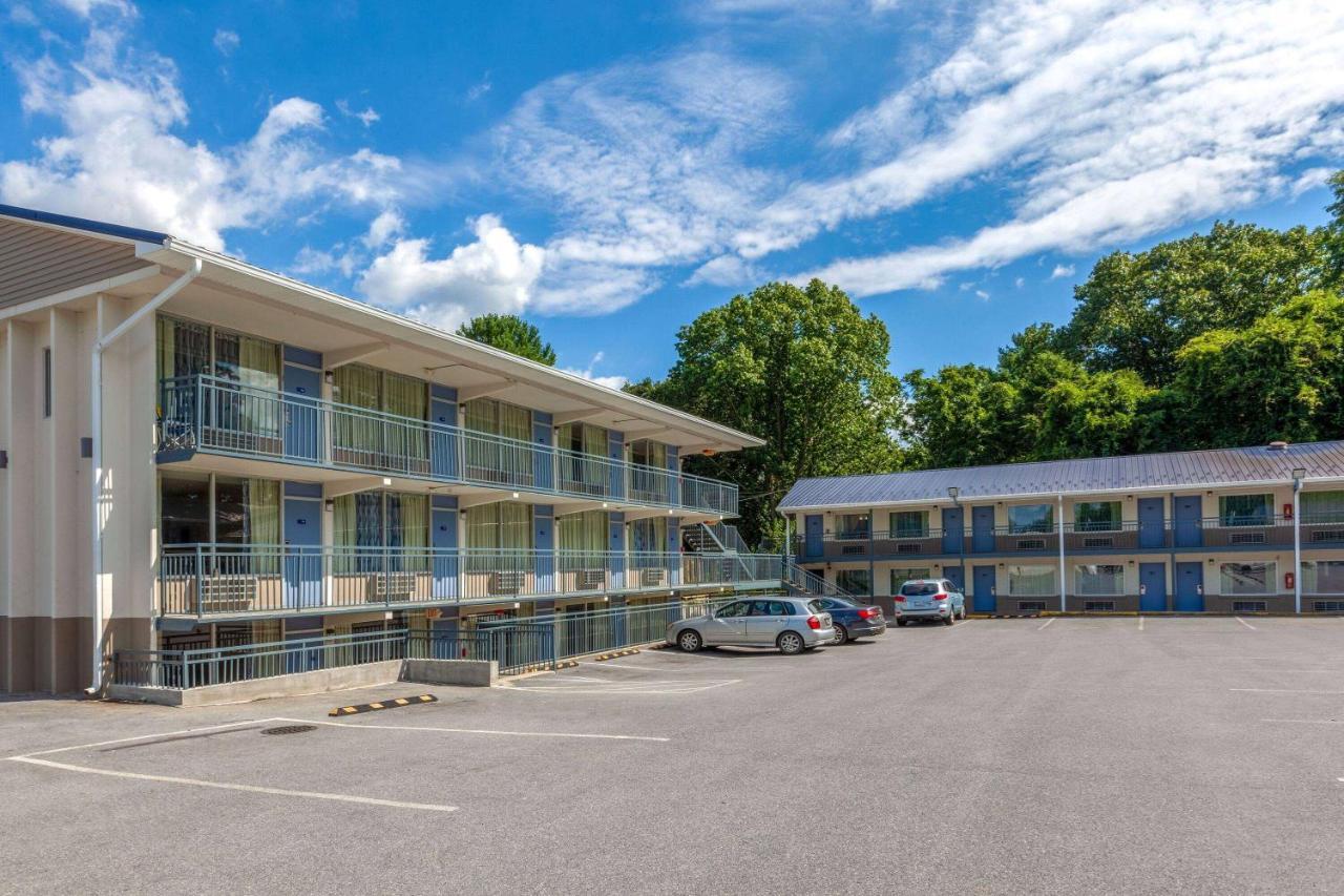 Days Inn By Wyndham Charles Town Exterior photo